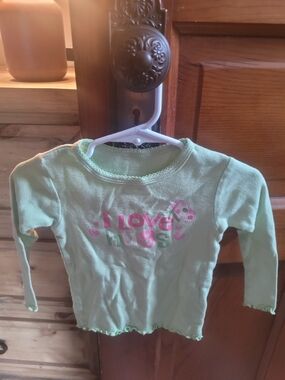 Kids Long-Sleeve Top - Green "I Love Hugs"